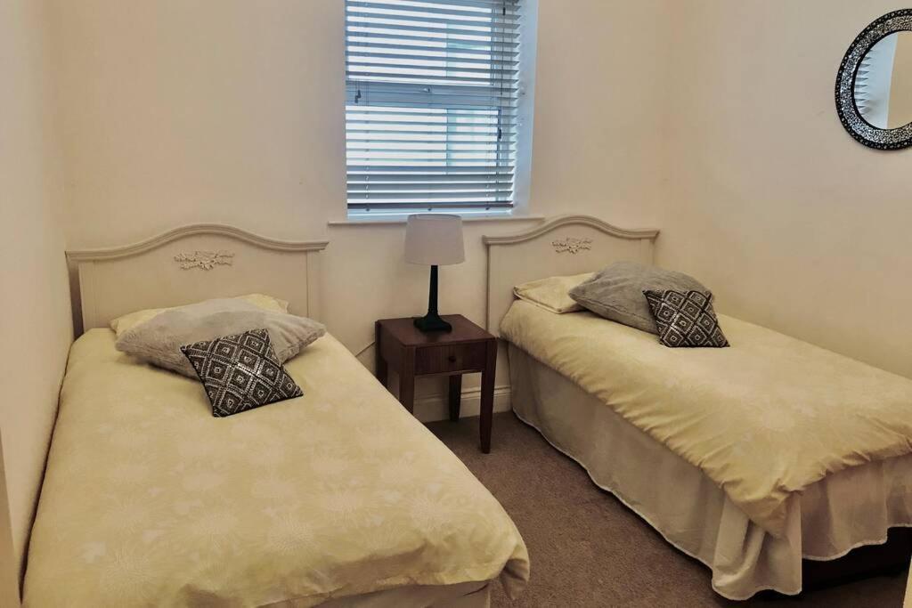 Luxury 2 Beds Apartment By The Sea Bournemouth Kültér fotó