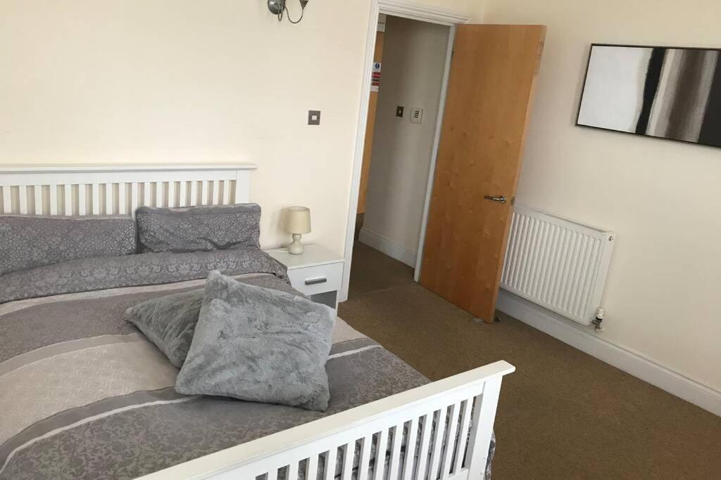 Luxury 2 Beds Apartment By The Sea Bournemouth Kültér fotó