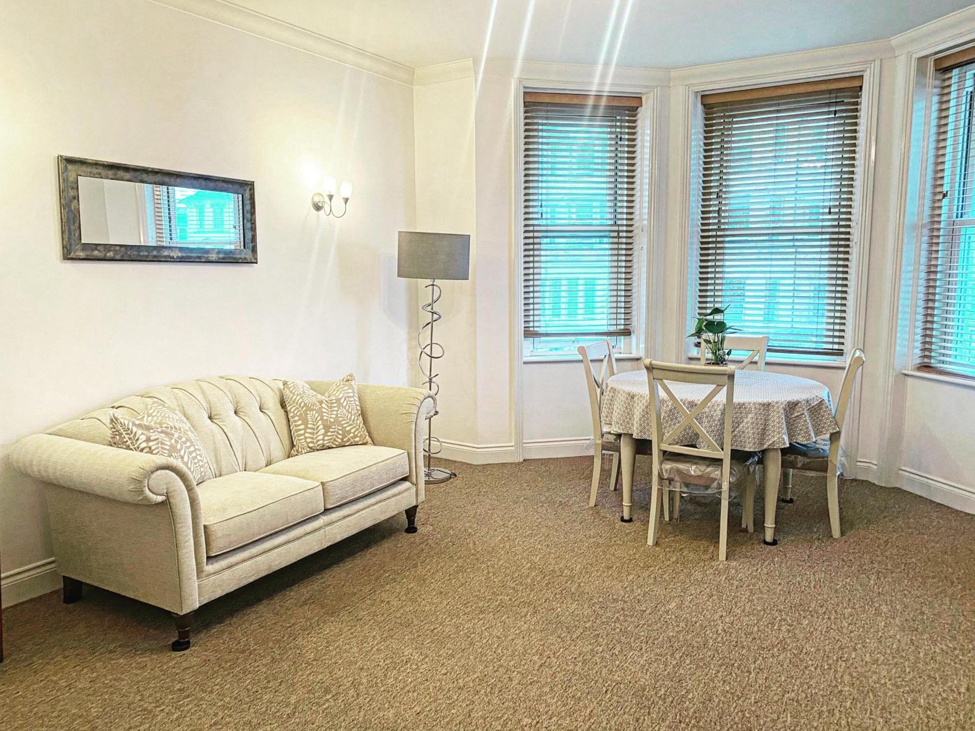 Luxury 2 Beds Apartment By The Sea Bournemouth Kültér fotó
